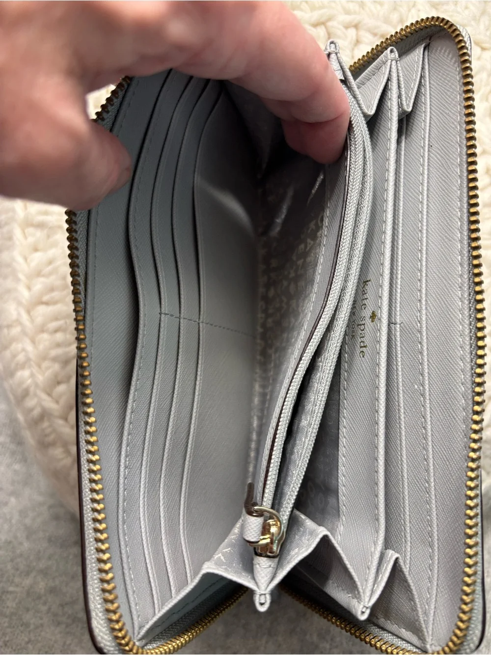 ♠️KATE SPADE EUC Saffiano Leather Continental zip around Wallet light gray